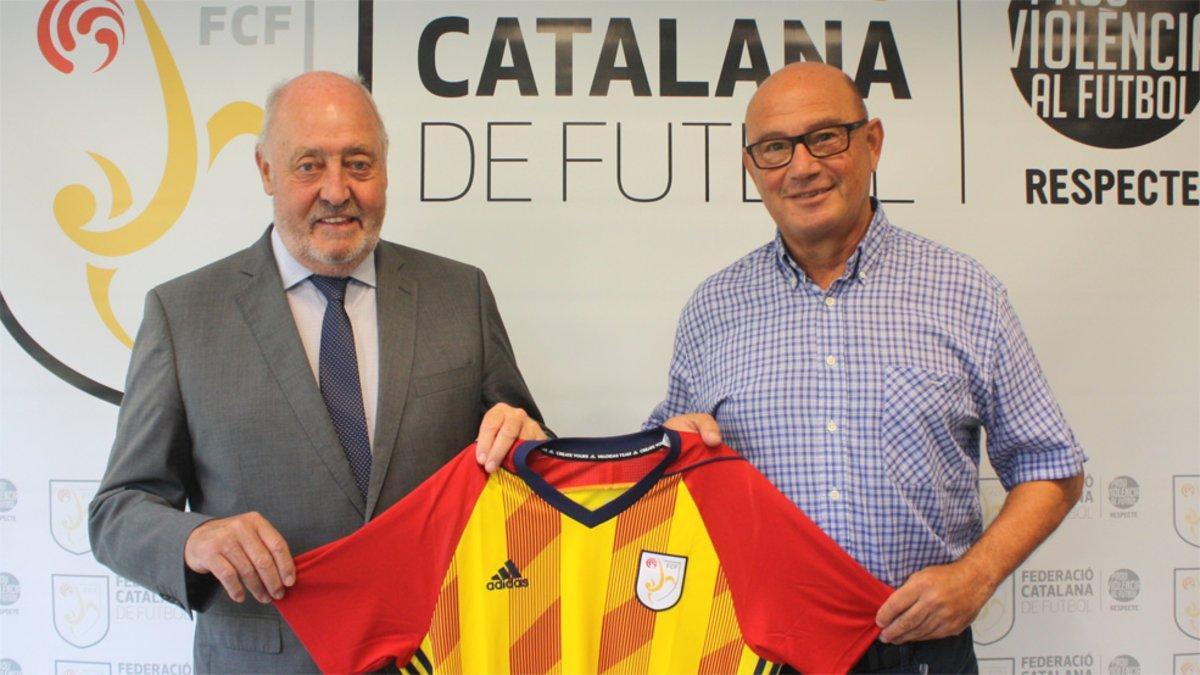 Xavi Llorens (derecha), con el presidente de la FCF, Joan Soteras