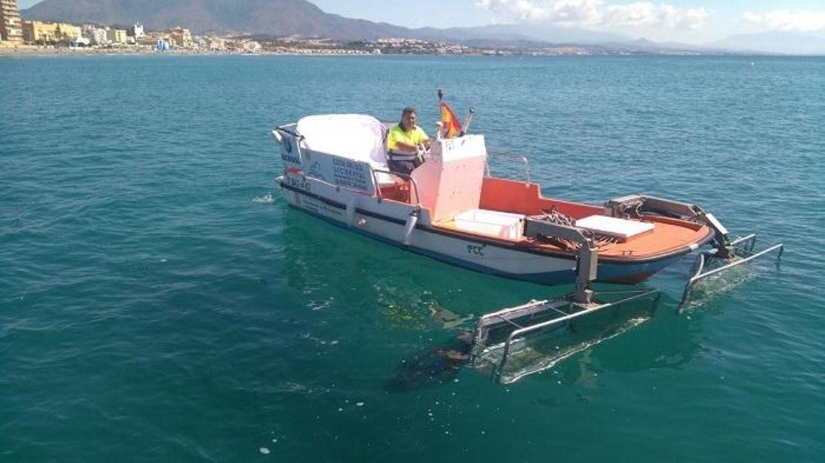 Los barcos de la Mancomunidad retiran 2.000 kilos de residuos