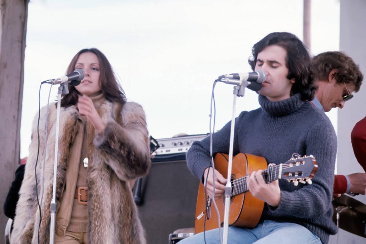 Ana Belén y Víctor Manuel durante un concierto en la década de los 70.