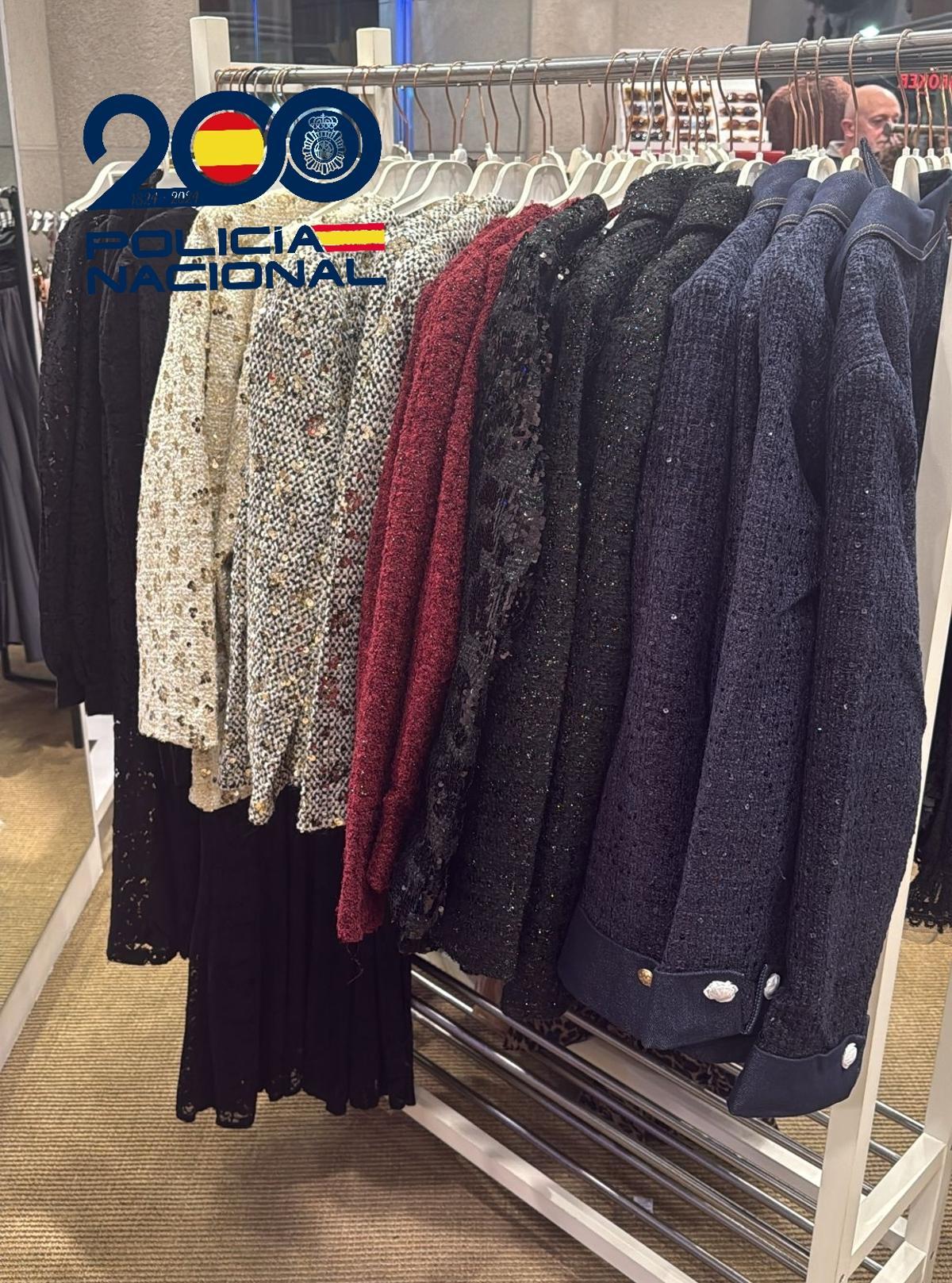 Más prendas incautadas.