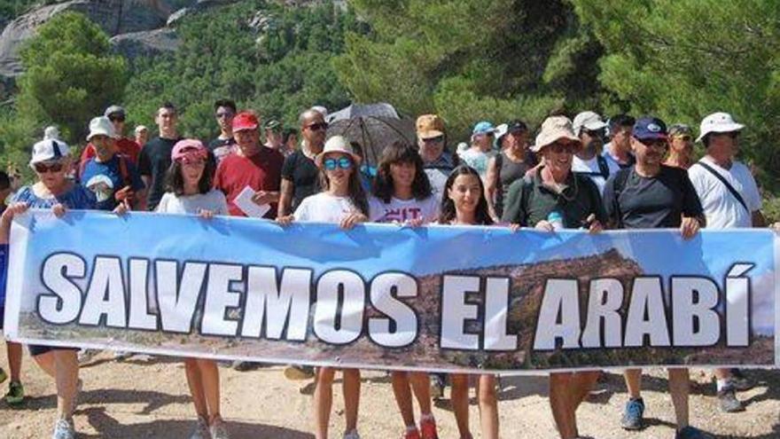 Una de las protestas de los vecinos contra la granja porcina del Monte Arabí.