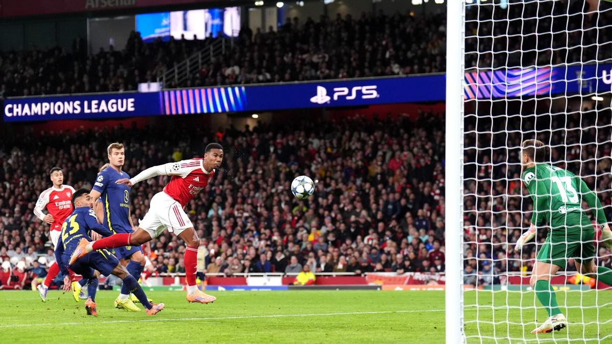 El Atlético recibe cuatro goles en trece minutos tras desfondarse en Londres