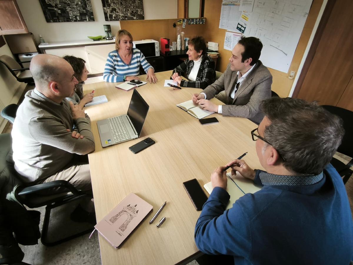 Reunión entre la alcaldesa de Benetússer, Eva Sanz, y el de Cheste, José Morell.