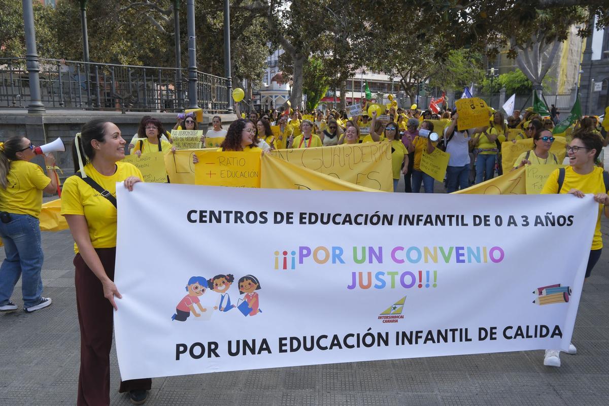Concentración de trabajadoras de centros de educación infantil (0 a 3 años), en el parque San Telmo