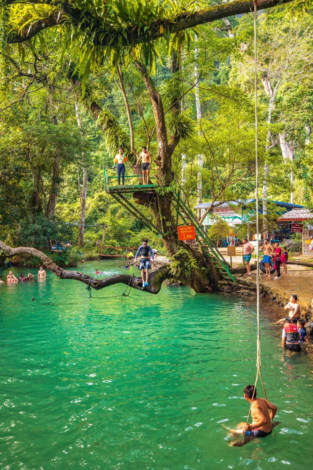 Blue Lagoon junto a la cueva.