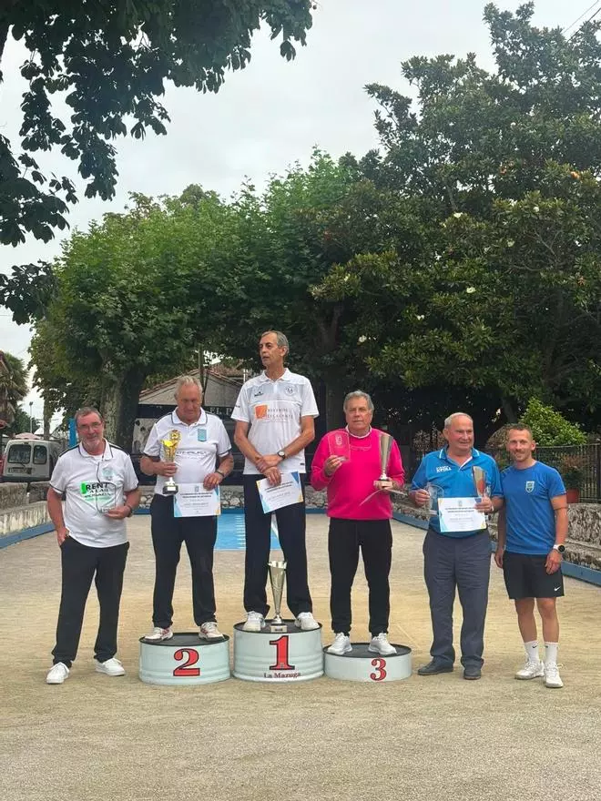 Juan José González se proclama campeón de Asturias de veteranos de bolo palma en Poo