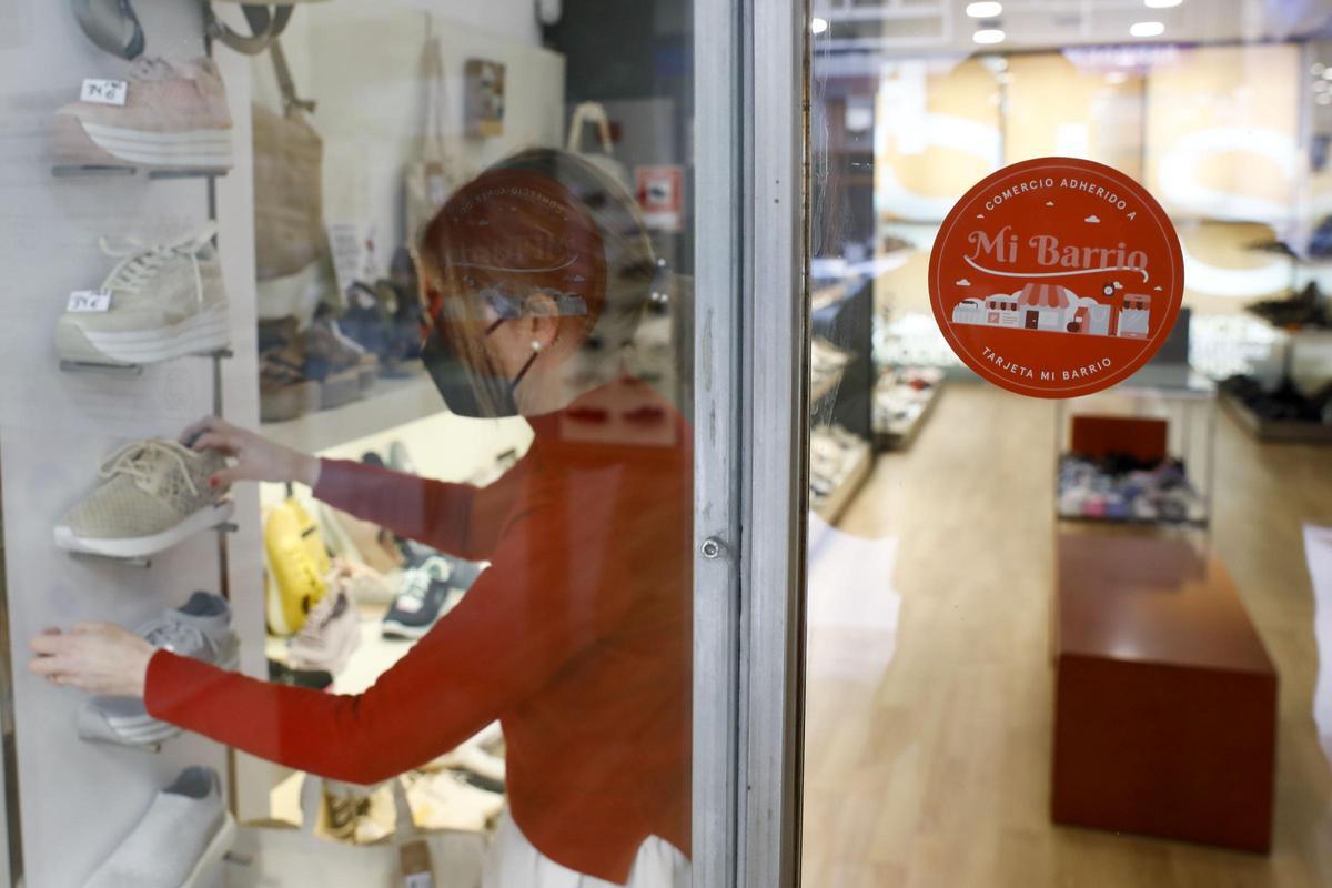 Un comercio adscrito al programa "Mi barrio".