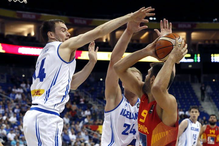 Imágenes del partido entre Islandia y España en la cuarta jornada del Eurobasket