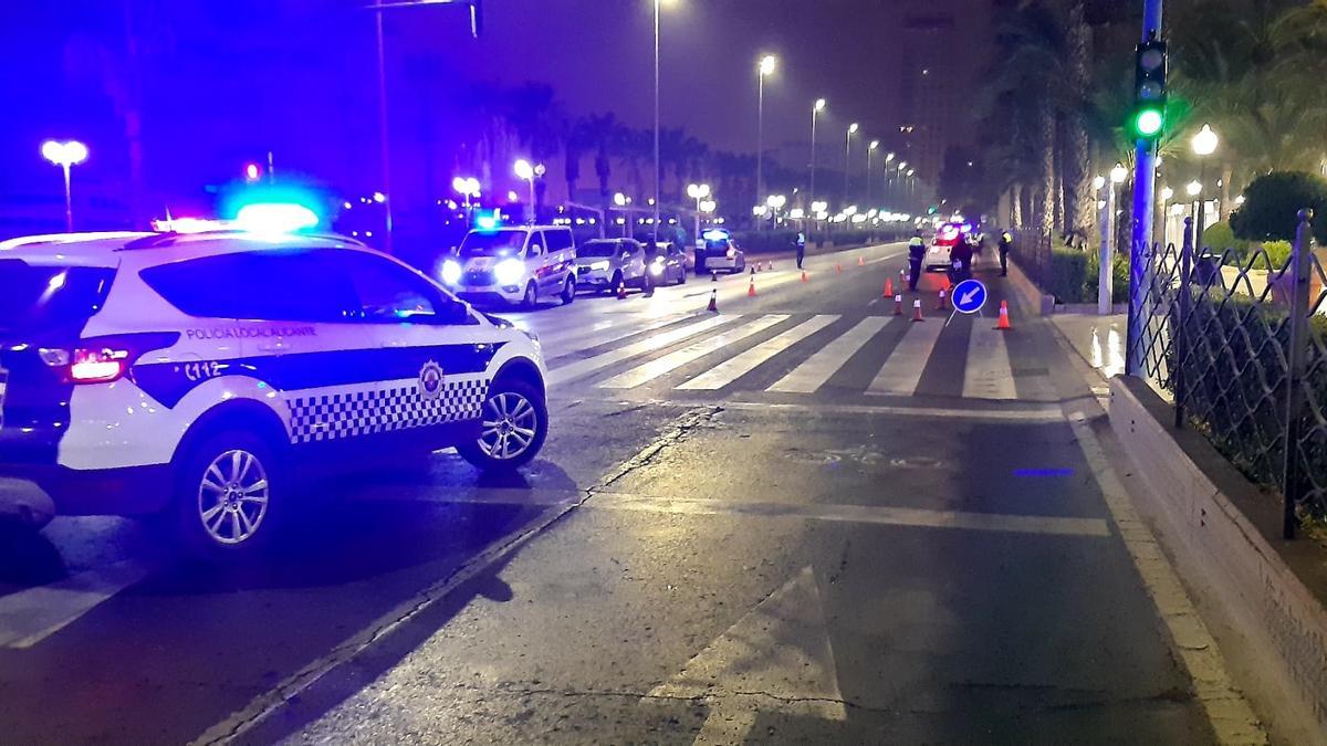 Police control in the city of Alicante, last night Police control in the city of Alicante, last night