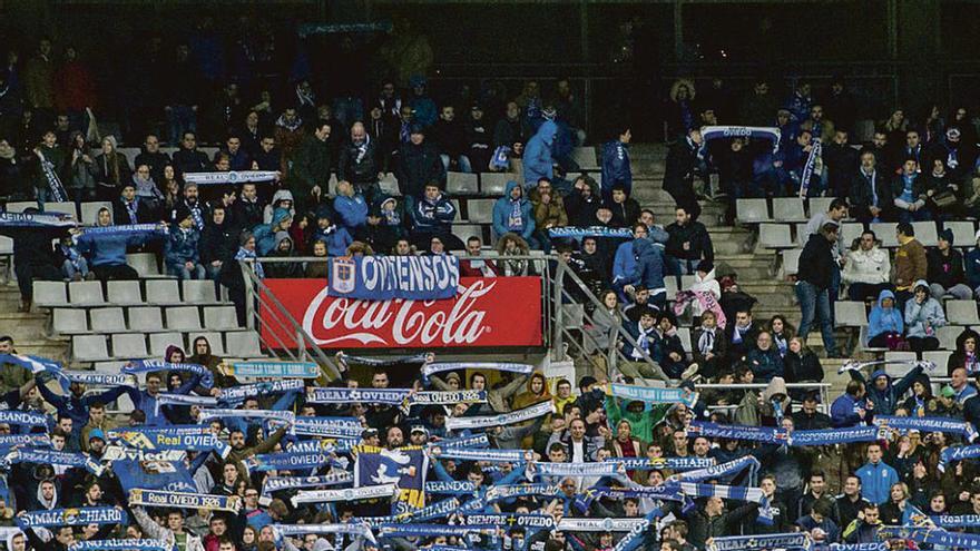 La afición anima al Oviedo en el partido del sábado ante la Ponferradina en el Tartiere.