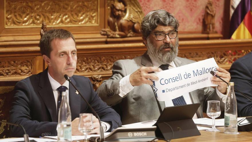 Bestard es incapaz de explicar el uso personal de coches oficiales del Consell y se mofa de la oposición: "Sigo cabalgando"