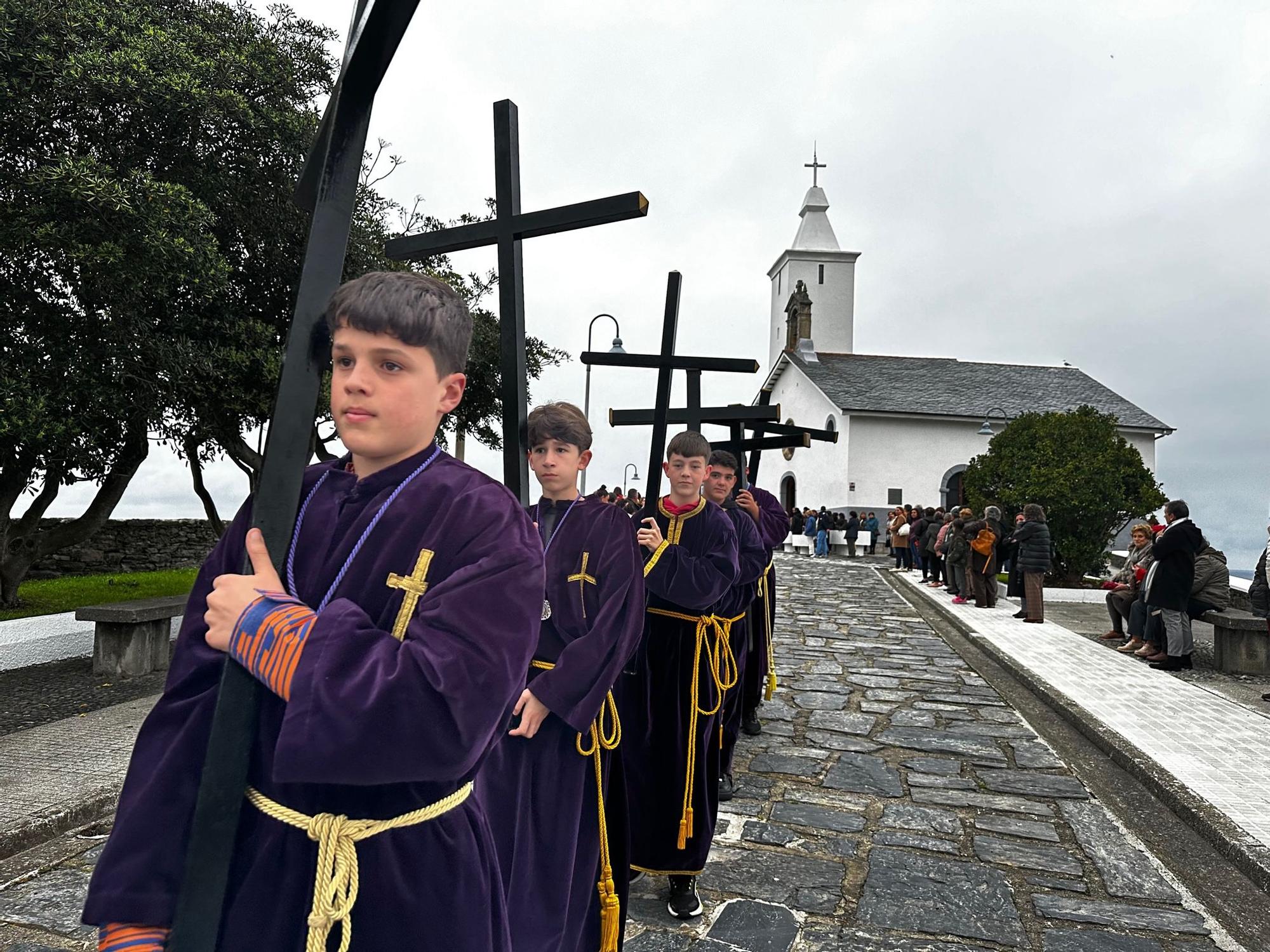 En imágenes: el Nazareno deslumbra en Luarca