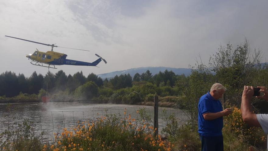 El incendio en Ferreras de Arriba deja sin teléfono a varios pueblos de La Carballeda