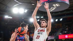 Sergi Martínez ante Willy Hernangómez, en el Palau