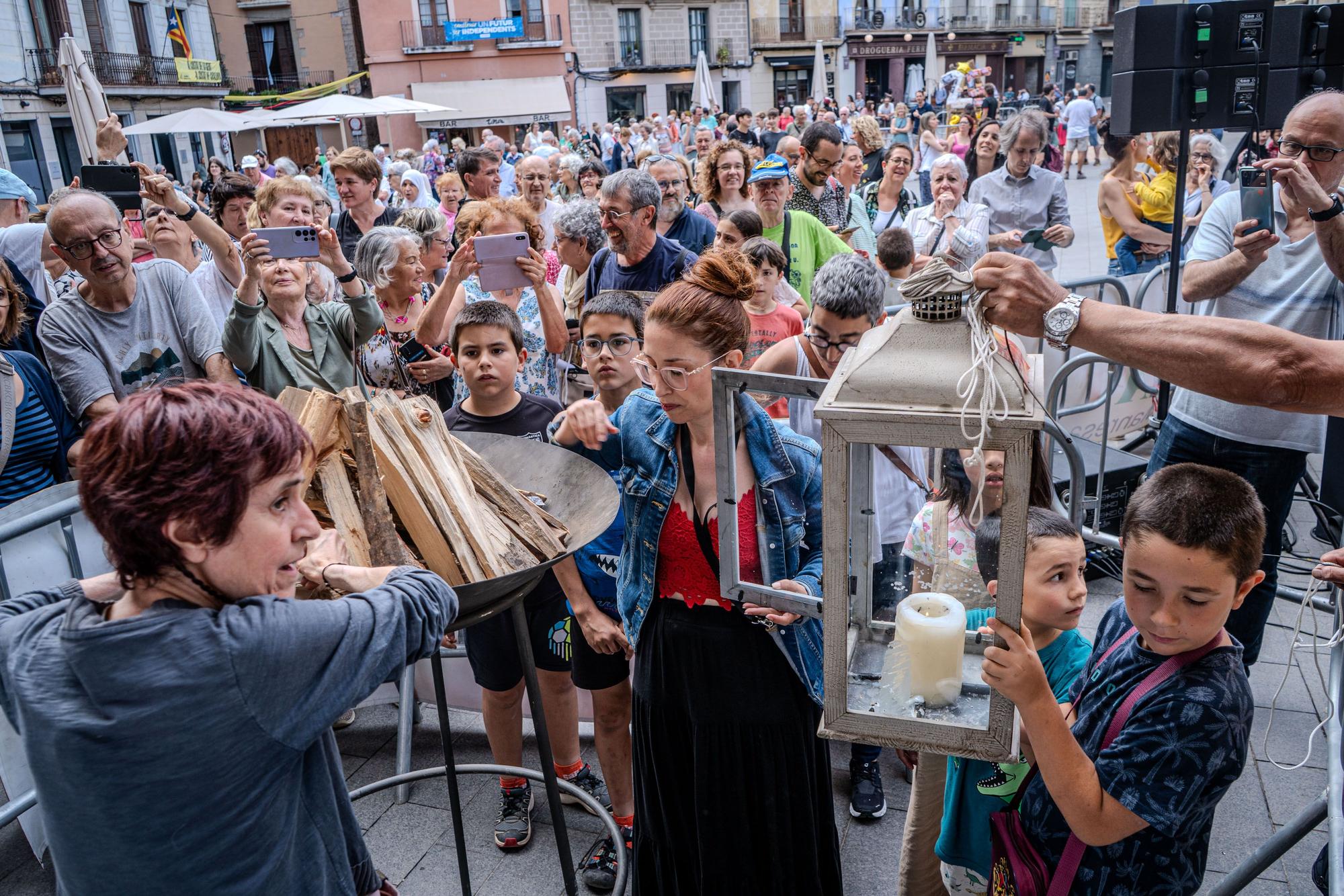 La revetlla i la flama del Canigó arriben a Manresa