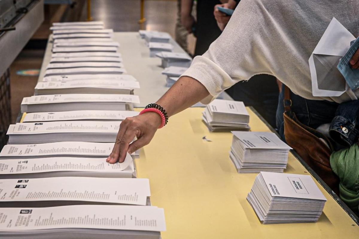 Votaciones en el mercado del Ninot, en Barcelona