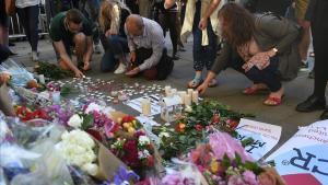 Homenaje popular a las víctimas del atentado en Manchester.