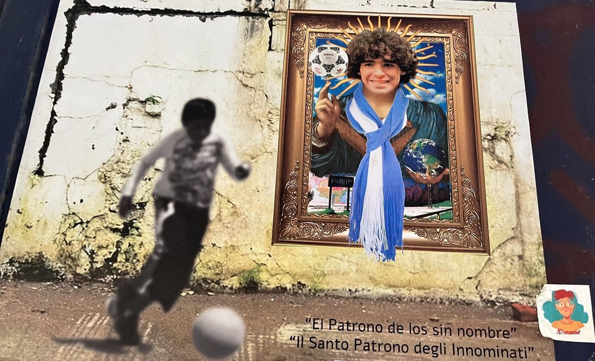 Diego Armando Maradona está en (casi) todos los rincones de Nápoles.