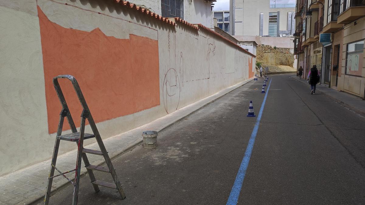 Zona original de estacionamiento de la zona azul en la calle Ledo del Pozo. Parsec¡ estaba pintando el mural.