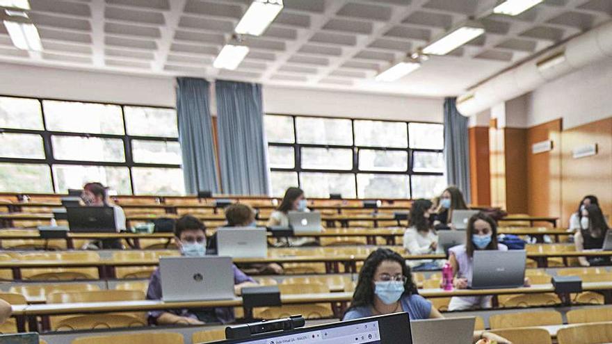 La UA mantiene los exámenes presenciales pese a que los alumnos piden que sean online
