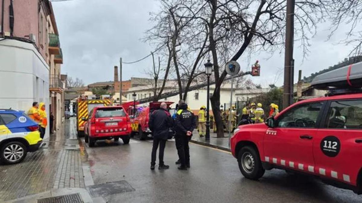 Ampli dispositiu policial i d'emergències per detenir l'autor d'un robatori en un domicili a Martorell