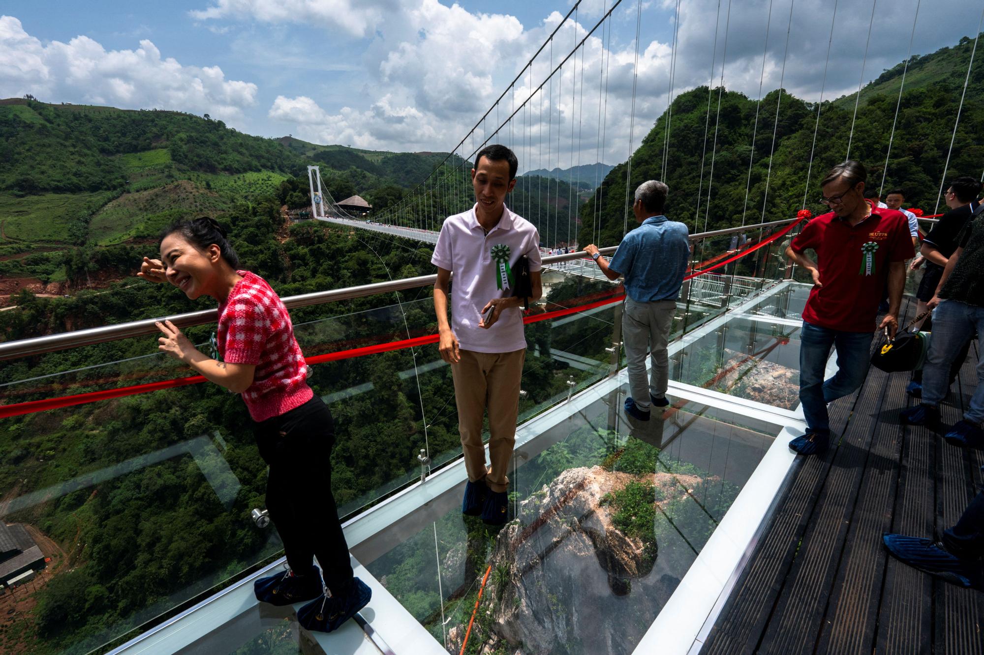 Así es el Dragón Blanco, el puente de cristal más largo del mundo