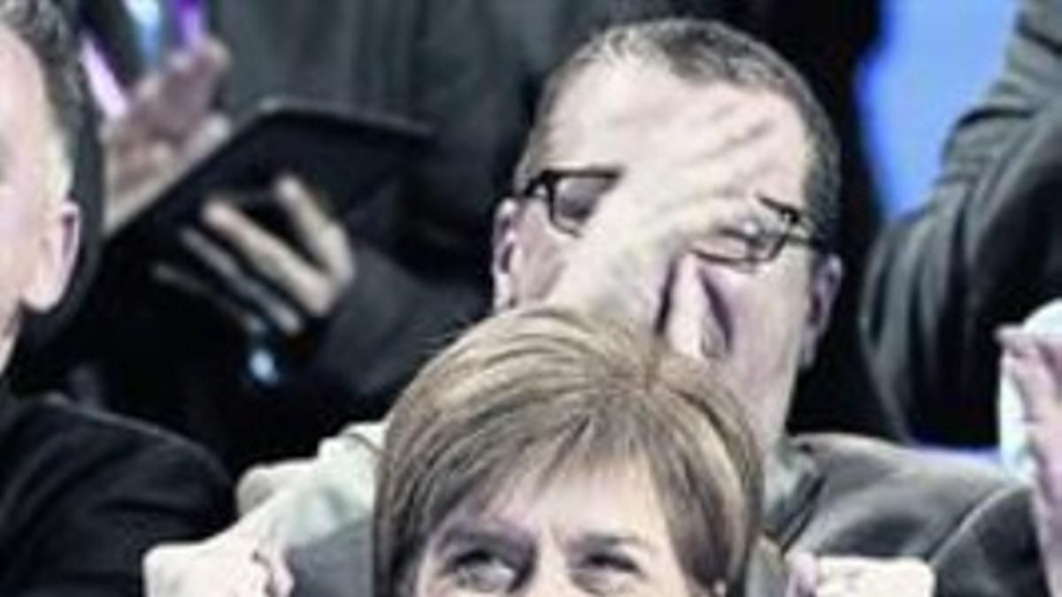 Una exultante Nicola Sturgeon celebra los grandes resultados del SNP, ayer.