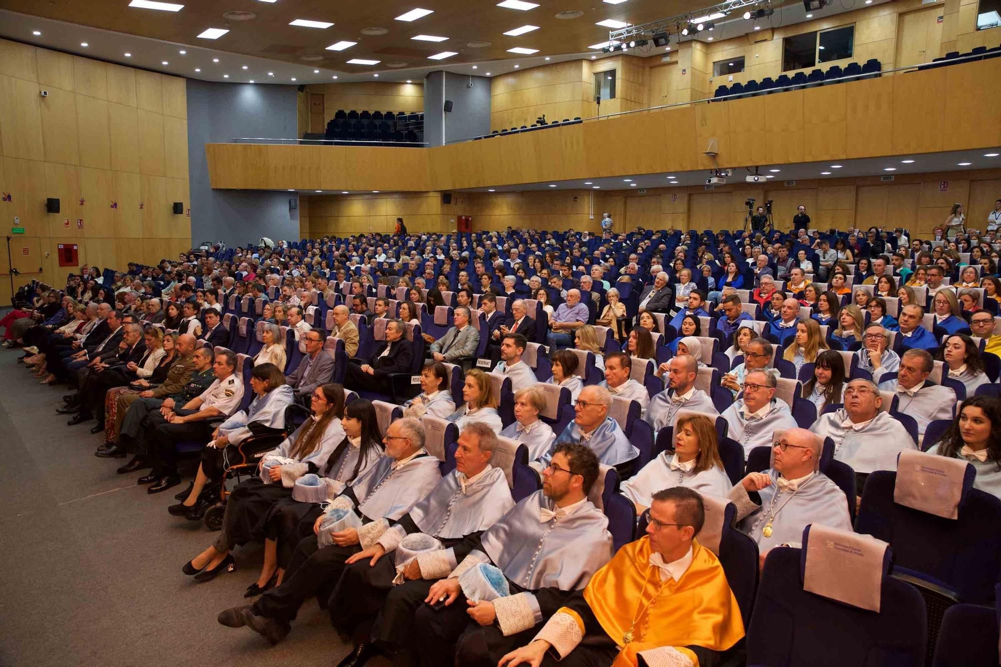 La Universidad de Alicante (UA) clausura el curso con la investidura de 125 nuevos doctores