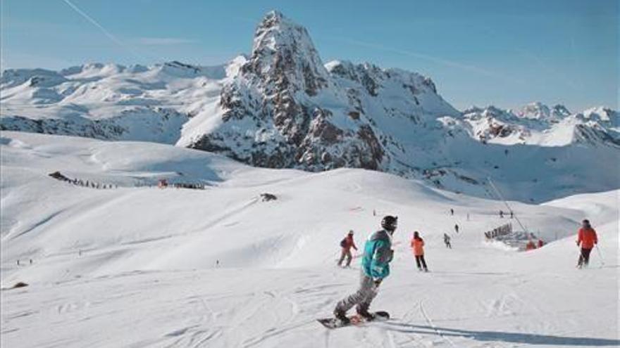 La estaciones de esquí de Aramón y Candanchú no abrirán para Navidad