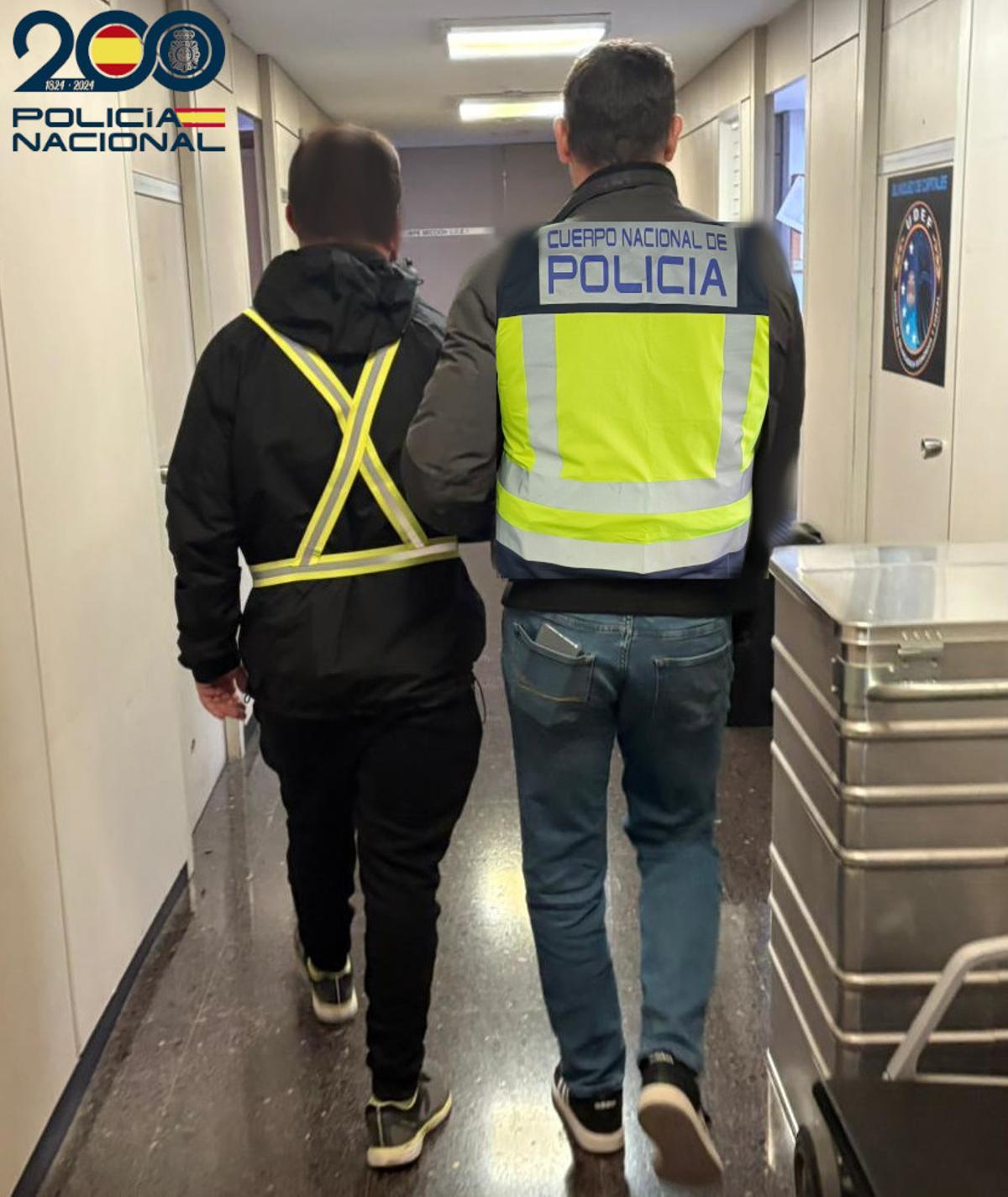 El acusado, tras ser detenido por la Policía Nacional.