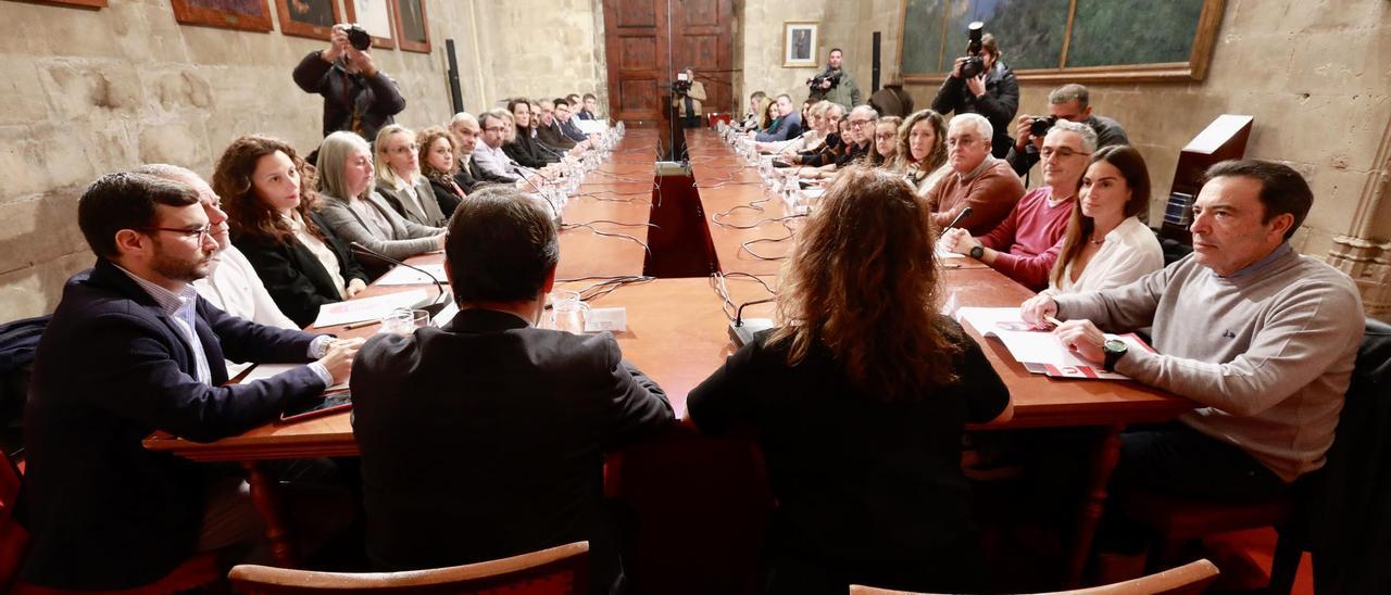 Problema en el sector turístico  La patronal hotelera no respetó el pacto  para negociar las vacaciones de los fijos discontinuos