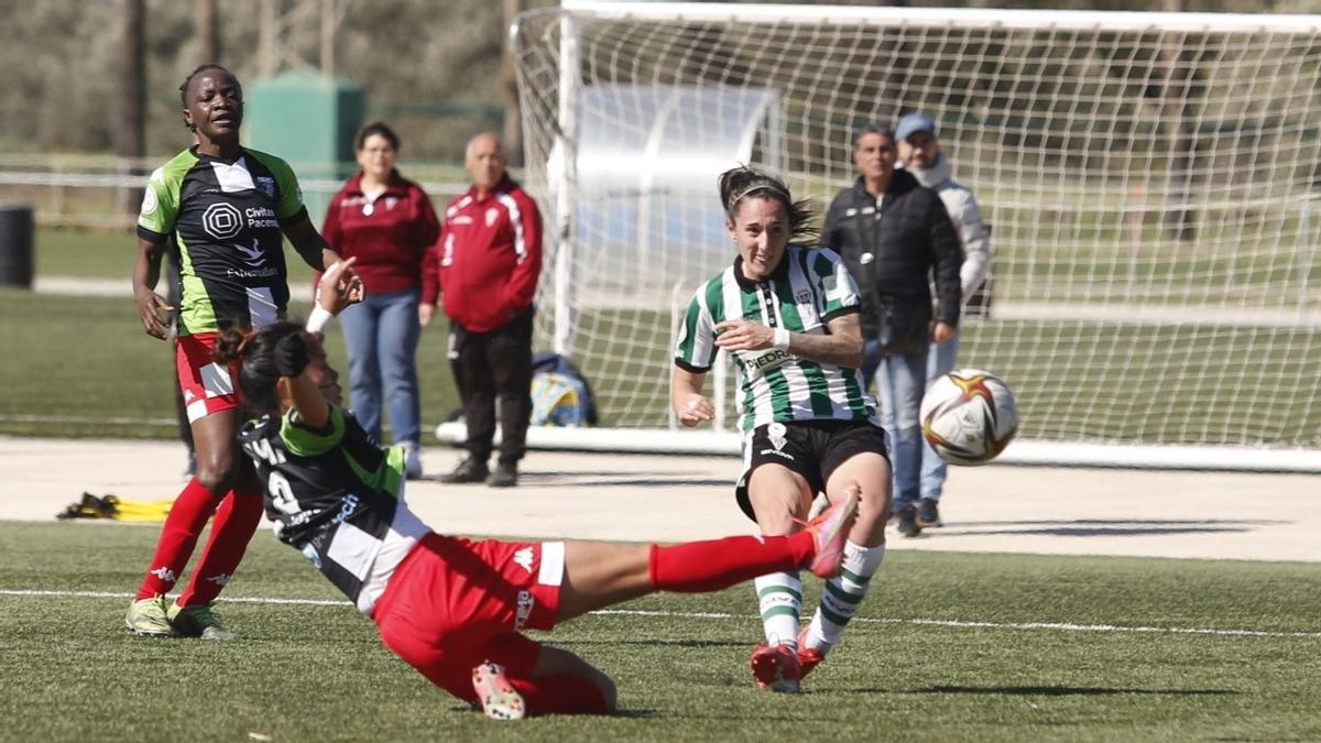 Lance del juego del pasado partido entre Córdoba Femenino y Santa Teresa en la Ciudad Deportiva.