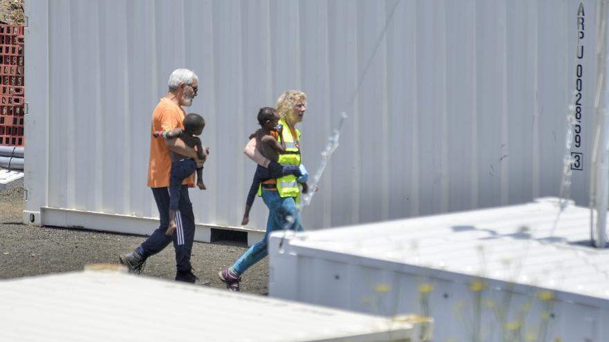 Canarias inicia el montaje de carpas para acoger a niños y jóvenes migrantes