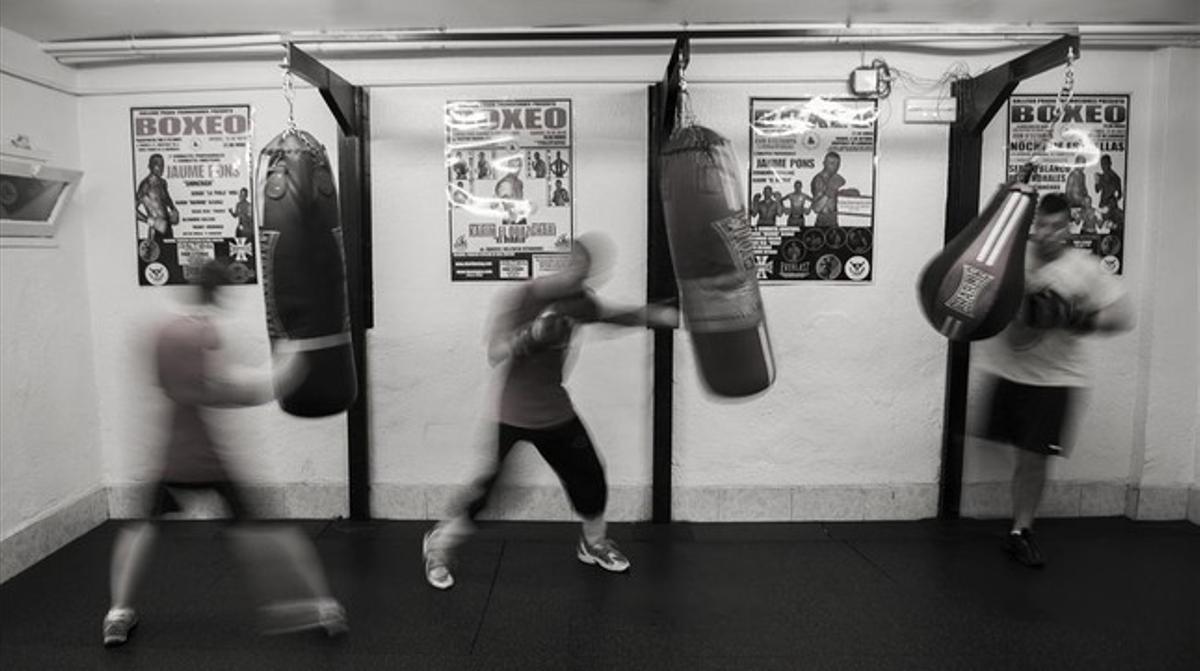 Entrenamiento de boxeo en el gimnasio Gallego Prada de L’Hospitalet