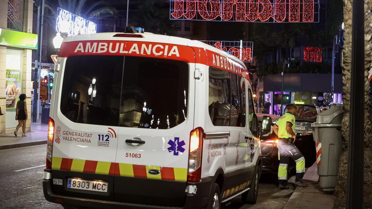 Una ambulancia una noche de estas Hogueras en Alicante