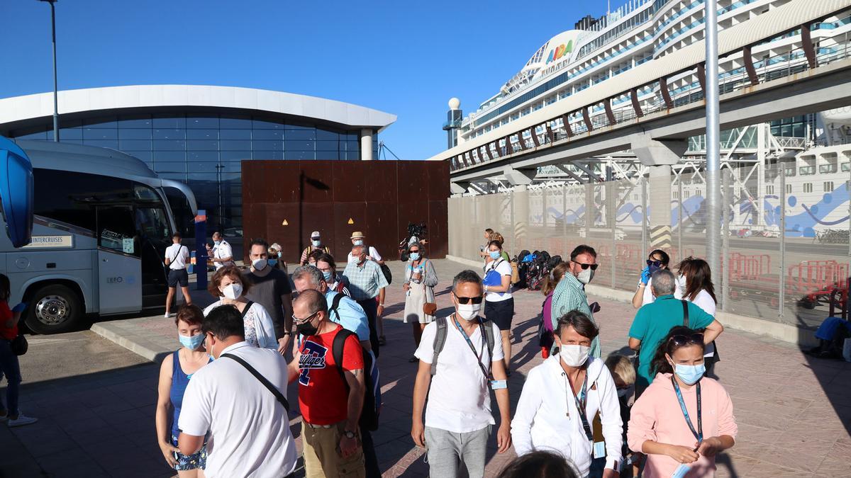 Llega el primer crucero internacional al puerto de Málaga tras la pandemia