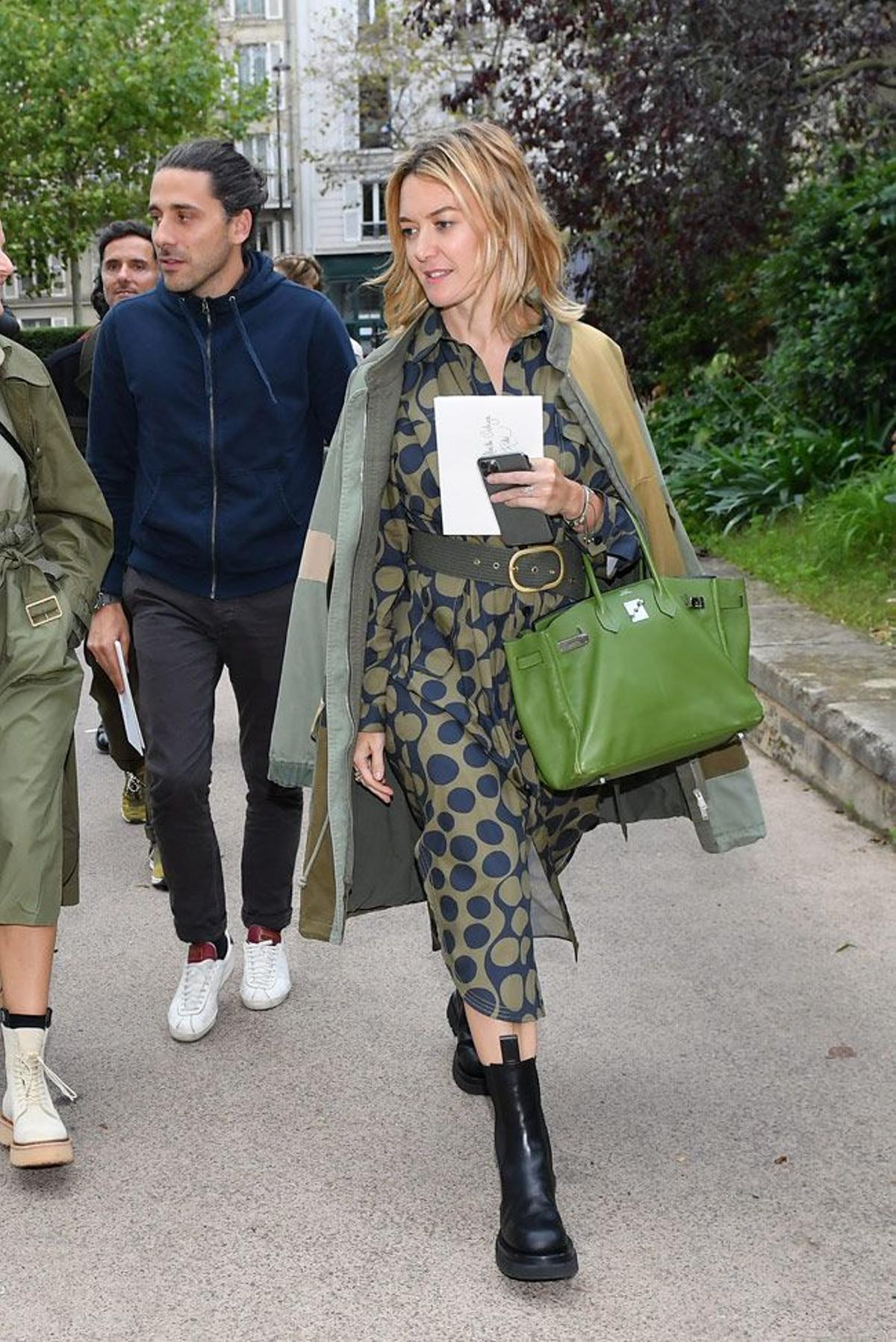 Con look de Zara en el desfile de Valentino en París