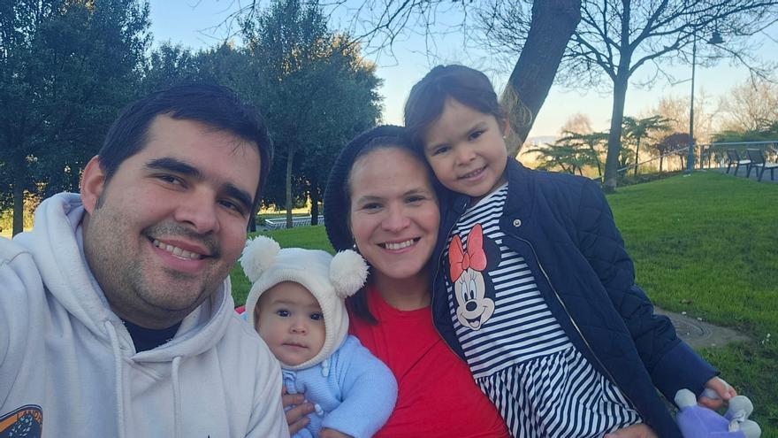 Una familia de Venezuela se asienta en A Coruña: &quot;Al principio no fue fácil porque dejamos todo, pero ahora estamos muy contentos”