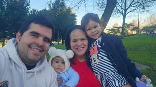 Una familia de Venezuela se asienta en A Coruña: "Al principio no fue fácil porque dejamos todo, pero ahora estamos muy contentos”