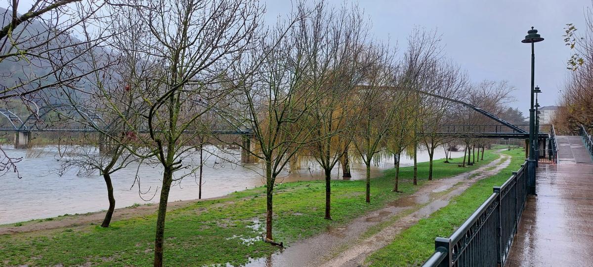 El río Sil, a su paso por O Barco, este jueves.