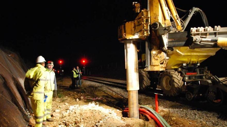 Trabajos de la electrificación del primer tramo entre Palma y la estación de Enllaç.