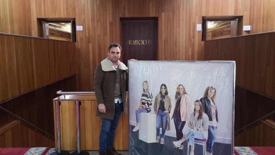 “Embaixadoras” de Álvarez Besada se suma a la galería de arte del Pazo do Hórreo