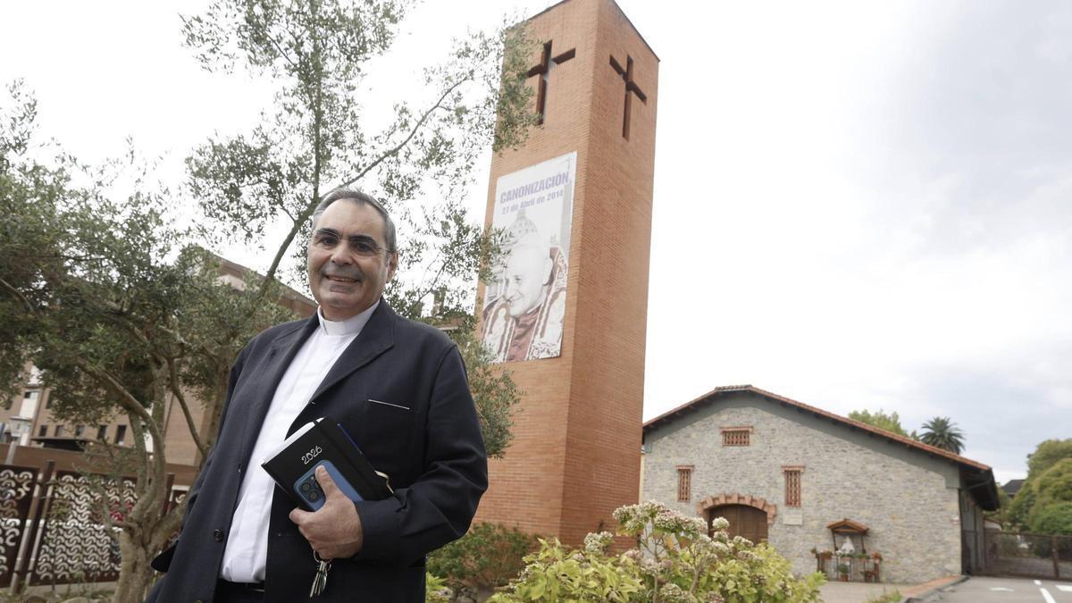 Andrés Fernández, este miércoles en la parroquia de San Juan XXIII, en Viesques.