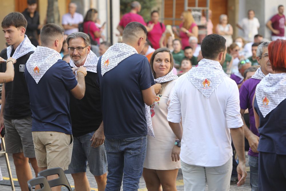 Fiestas de Sagunt. Pregón De Vicente Vayá y puesta del pañuelo de las peñas.