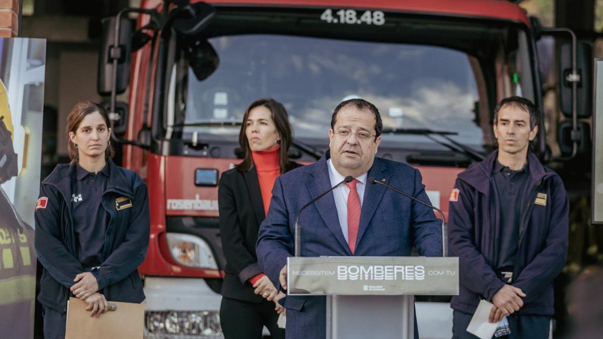Interior impulsa mesures per reclutar més dones per al cos de Bombers