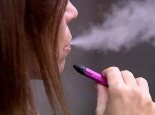 El uso de vapeadores en adolescentes genera ya los primeros problemas en los institutos