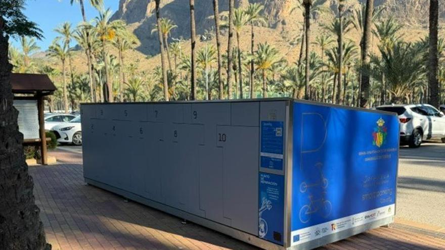 Orihuela pone en marcha cuatro aparcamientos inteligentes para bicis eléctricas y un nuevo sistema de audioguías