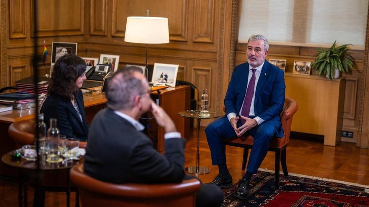 Entrevista al alcalde de Barcelona, Jaume Collboni, en el Ayuntamiento de la ciudad.