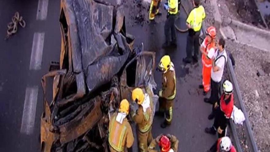 El reventón de una rueda del camión podría ser la causa del accidente de Cox