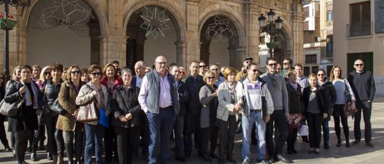 Un centenar de comerciantes se concentró el miércoles en la plaza Mayor.